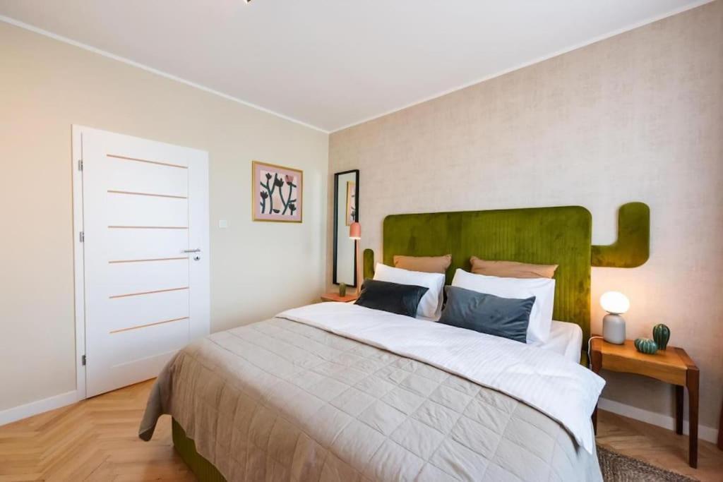 Eclectic City Apartment Near Old Town وارسو المظهر الخارجي الصورة