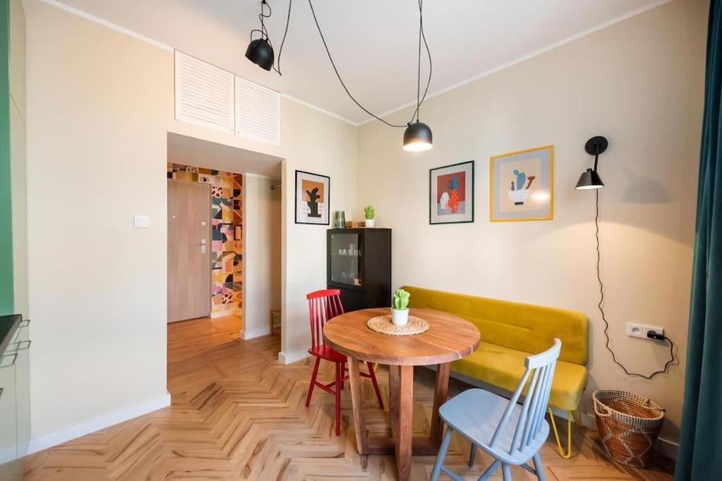Eclectic City Apartment Near Old Town وارسو المظهر الخارجي الصورة