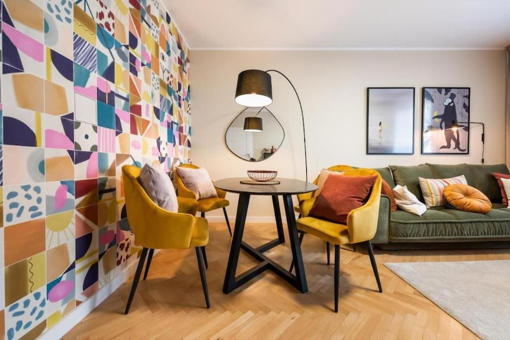 Eclectic City Apartment Near Old Town وارسو المظهر الخارجي الصورة