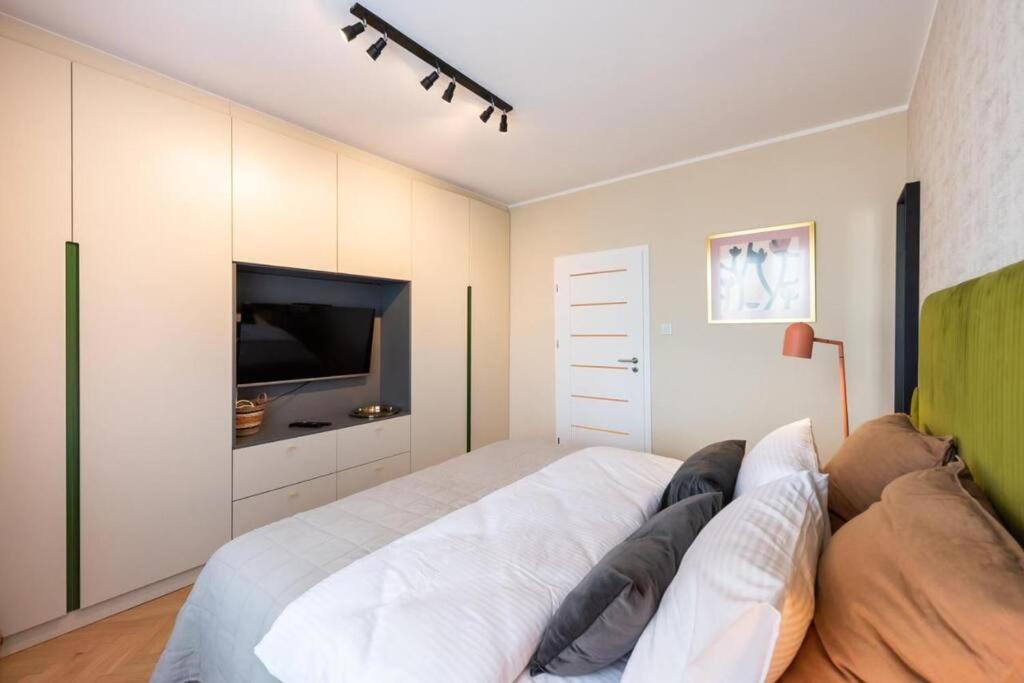 Eclectic City Apartment Near Old Town وارسو المظهر الخارجي الصورة