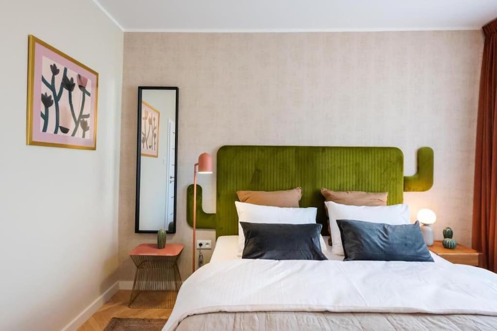 Eclectic City Apartment Near Old Town وارسو المظهر الخارجي الصورة